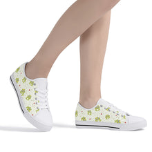 Frog Women's Low Top Canvas Shoes