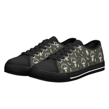Raccoon Women's Low Top Canvas Shoes