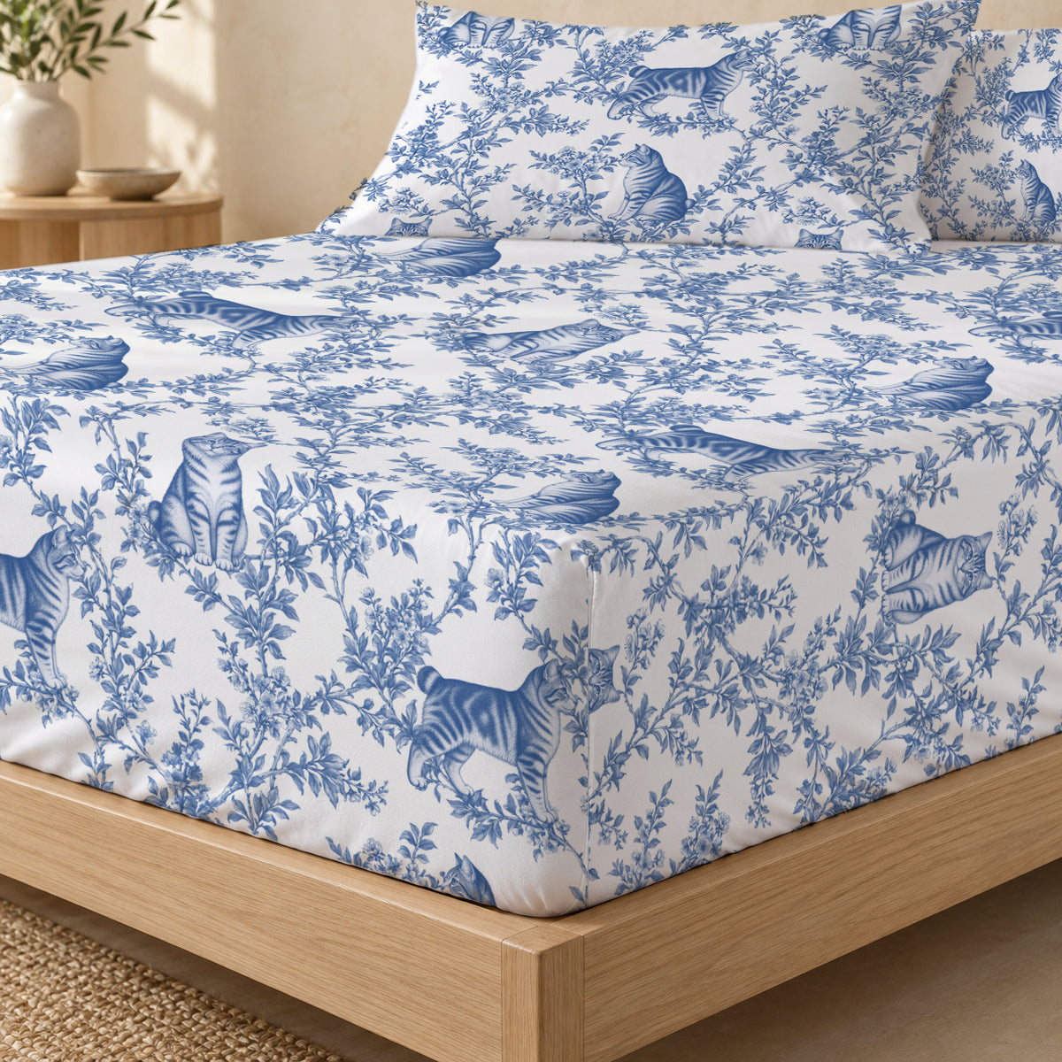 American Bobtail toile bedding in Blue — Fitted Corner