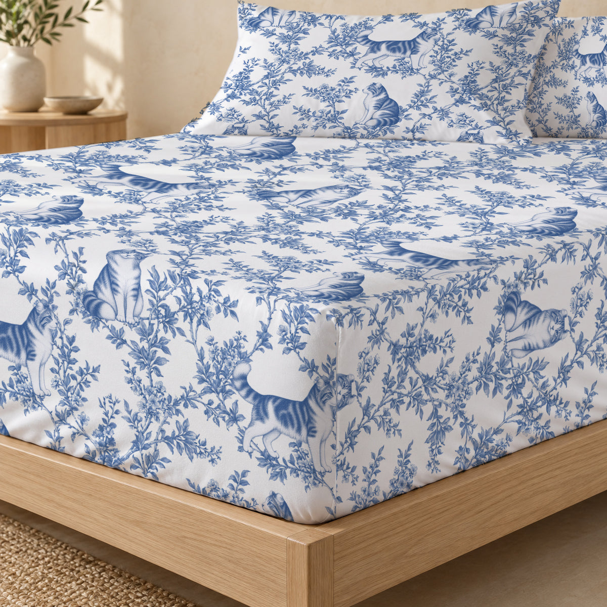 American Curl toile bedding in Blue — Fitted Corner