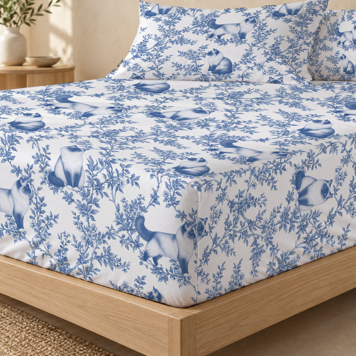 Birman toile bedding in Blue — Fitted Corner