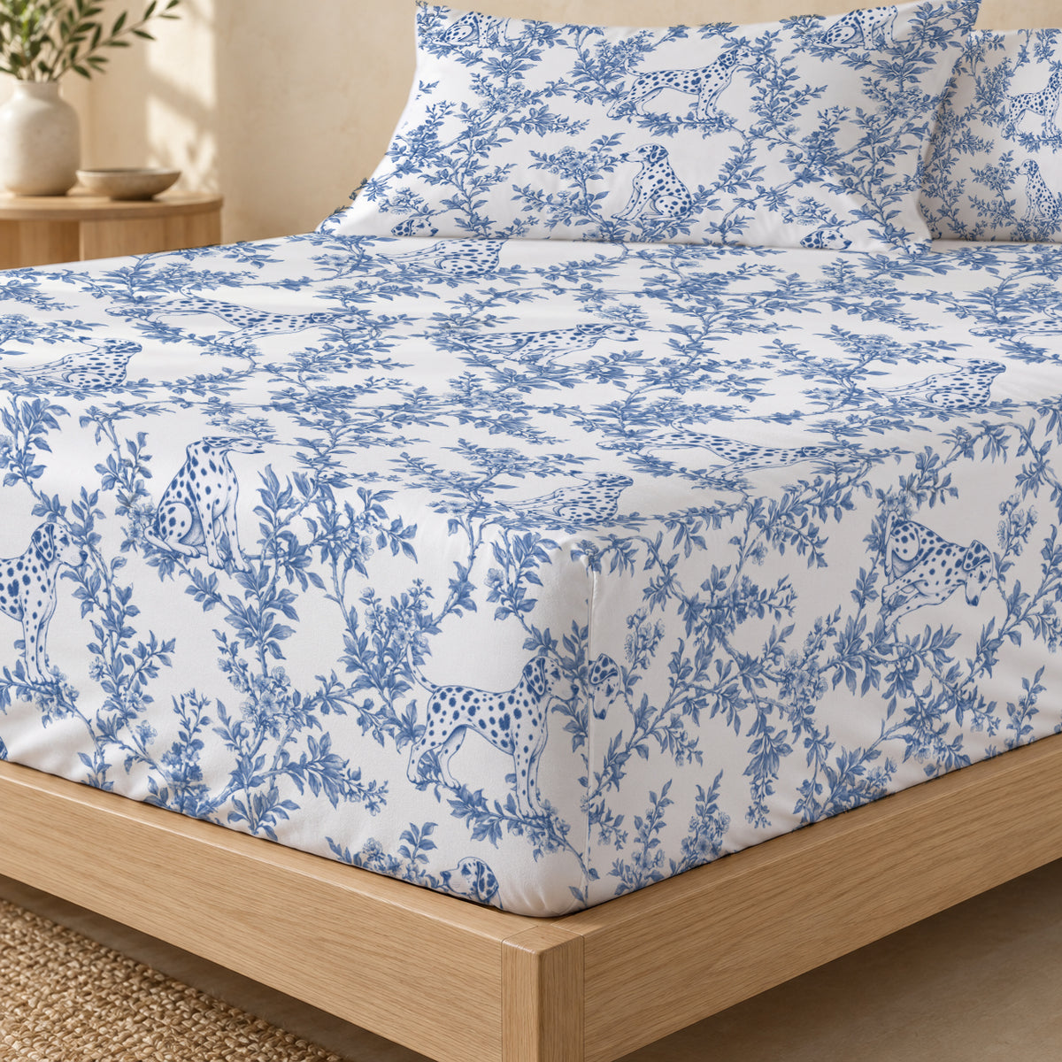 Dalmatian toile bedding in Blue — Fitted Corner