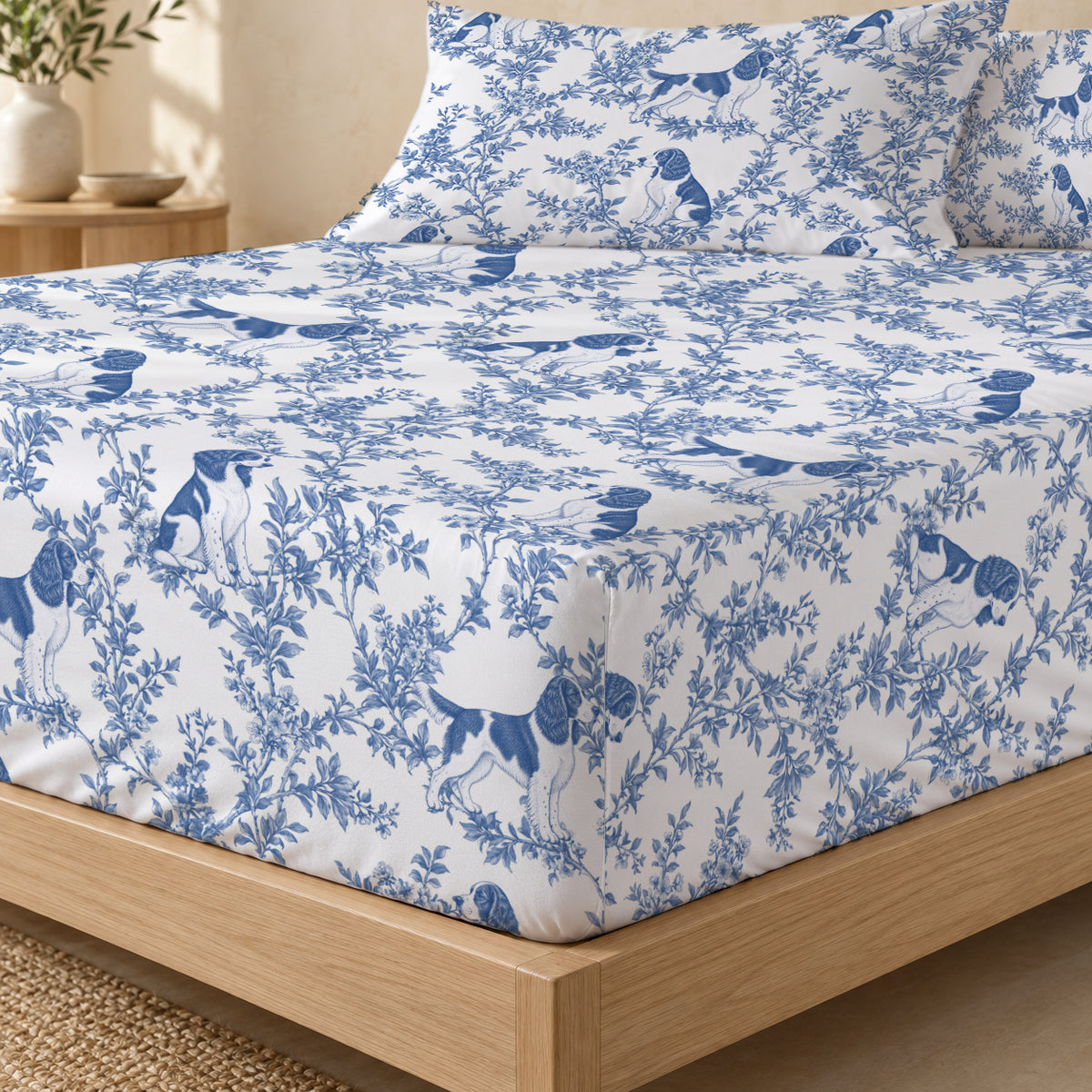 English Springer Spaniel toile bedding in Blue — Fitted Corner