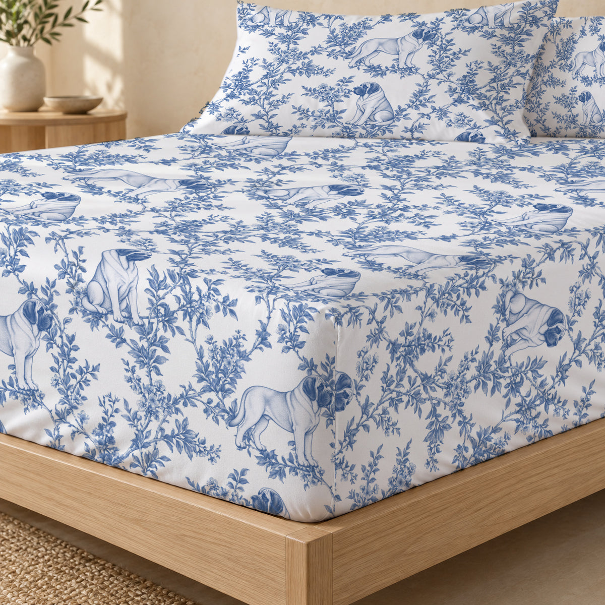 Mastiff toile bedding in Blue — Fitted Corner