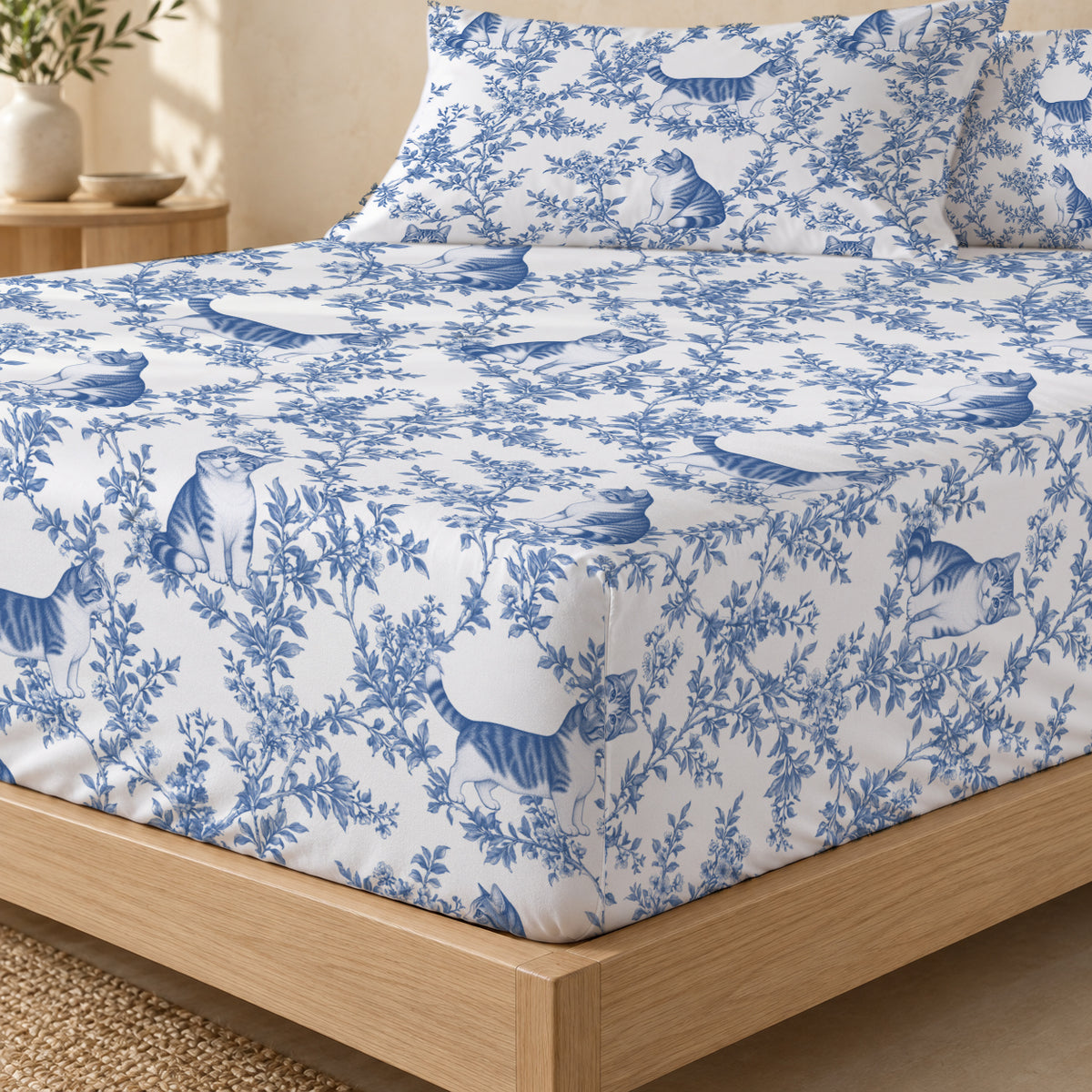 Munchkin toile bedding in Blue — Fitted Corner