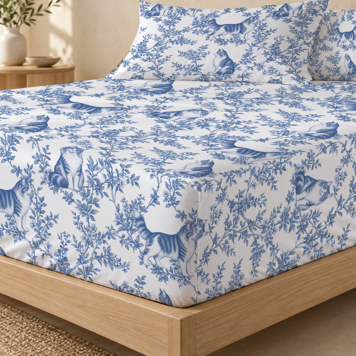 Norwegian Forest Cat toile bedding in Blue — Fitted Corner