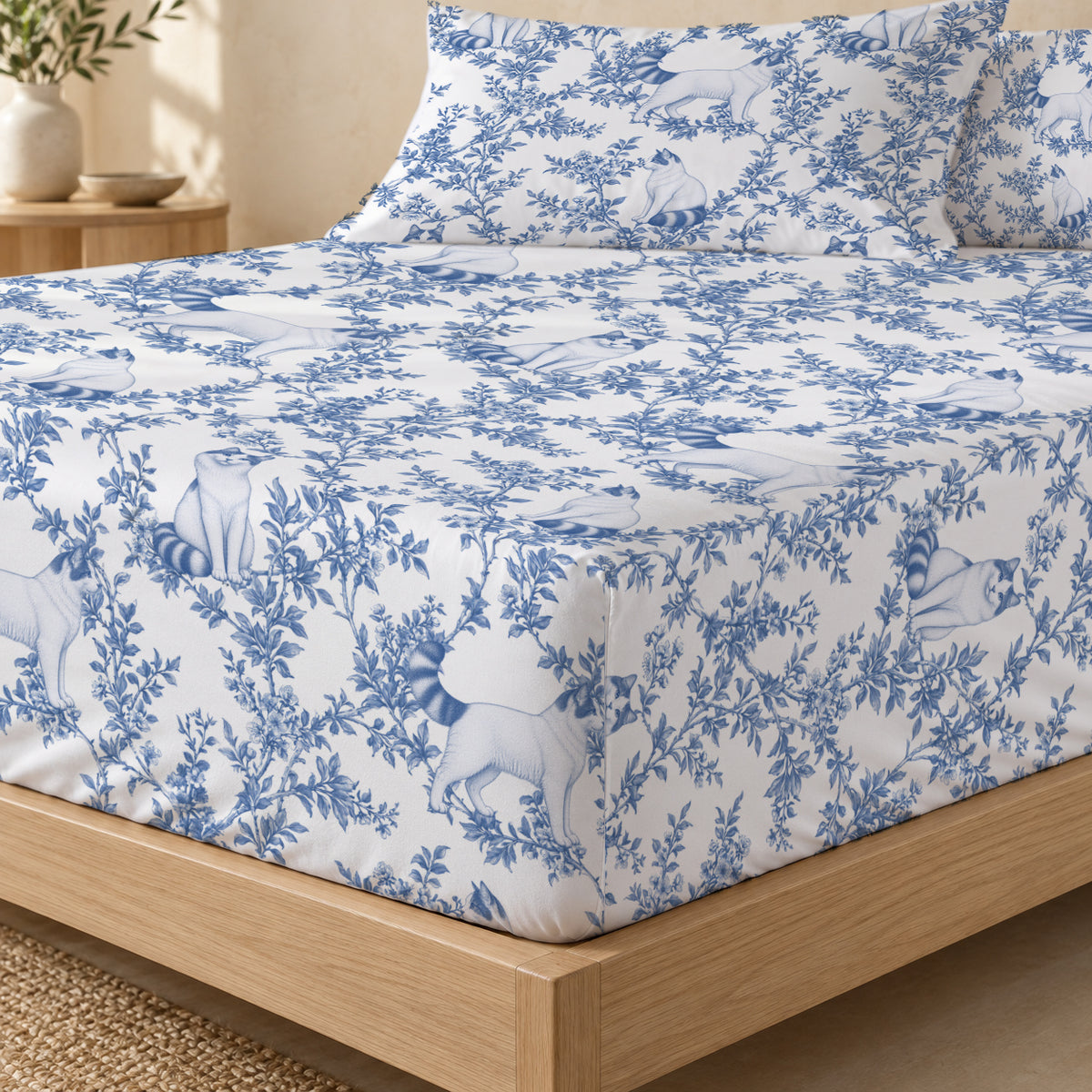 Turkish Van toile bedding in Blue — Fitted Corner