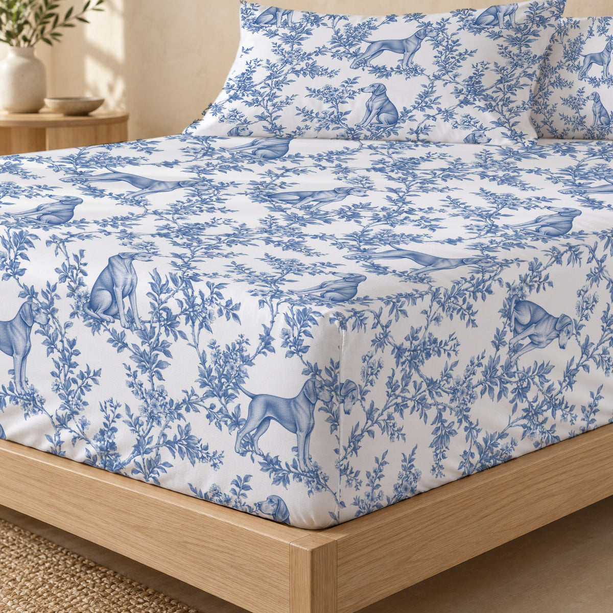 Vizsla toile bedding in Blue — Fitted Corner